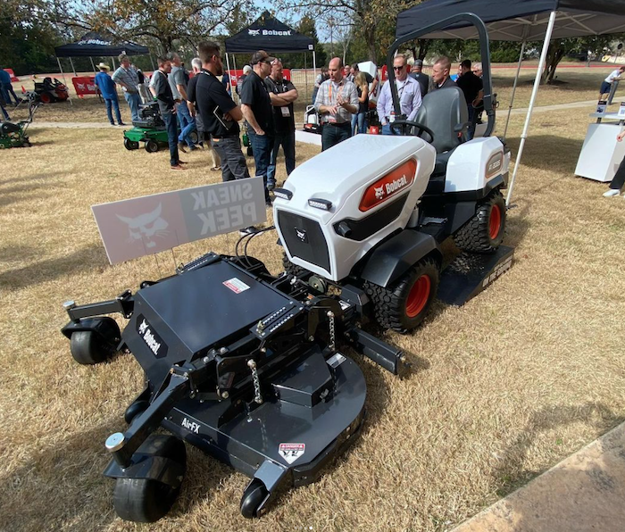 Bobcat-AT2025-articulated-tractor-4.png