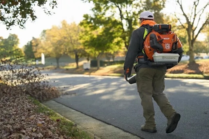 Husqvarna_590BTS_590BFS.jpg