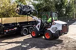 bobcat-l35-small-articulated-loader-root-grapple-8y9a3873-091625.jpg