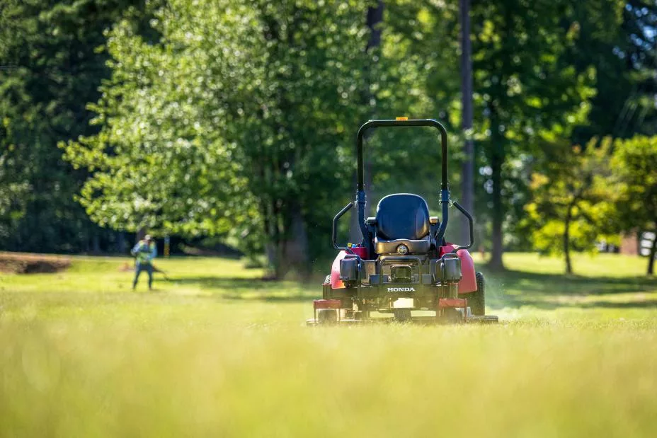 Honda ProZision Autonomous Battery ZTR Mower.jpg