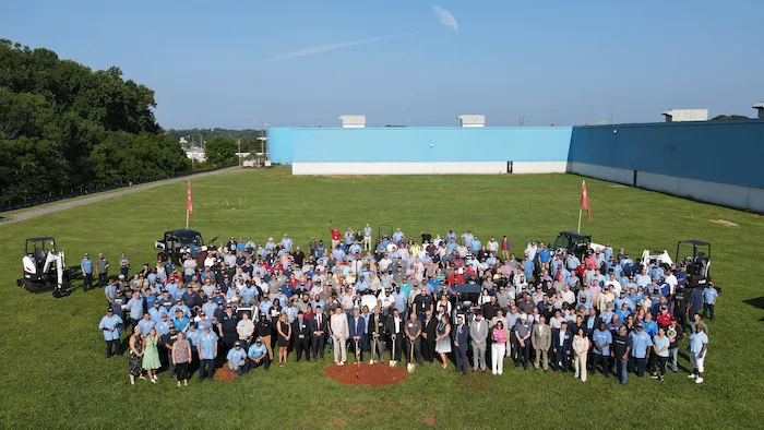 Doosan Bobcat Statesville employees, officials and community members at groundbreaking
